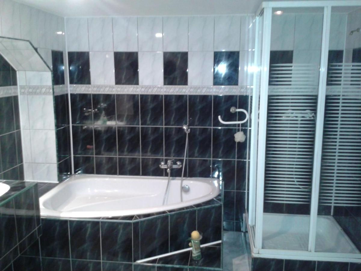 Spacious Holiday Home In Stara Kamienica With Pond Экстерьер фото